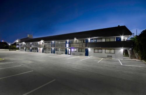 Clintonville Hotel | Motel 6 Columbus OH - OSU North