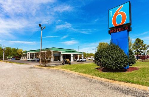 Covington Hotel | Motel 6-Covington, TN