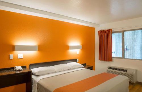 Cutler Bay Hotel | Motel 6-Cutler Bay, FL