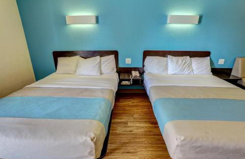 Dickson Hotel | Motel 6-Dickson, TN