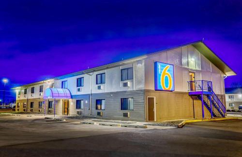 Duluth Hotel | Motel 6-Duluth, MN