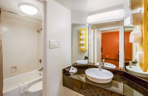 Euless Hotel | Motel 6 Euless, TX - DFW West