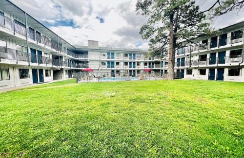 Woodlands Village Hotel | Motel 6-Flagstaff, AZ - West - Woodland Village