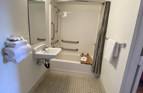 Woodlands Village Hotel | Motel 6 Flagstaff, AZ - West - Woodland Village