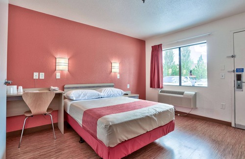 Woodlands Village Hotel | Motel 6 Flagstaff, AZ - West - Woodland Village