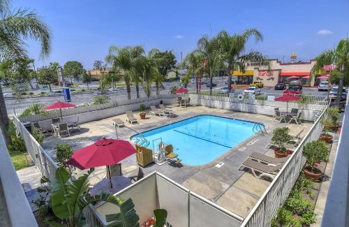 Fontana Hotel | Motel 6-Fontana, CA
