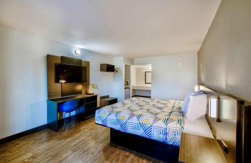 Fort Worth Hotel | Motel 6-Fort Worth, TX - White Settlement