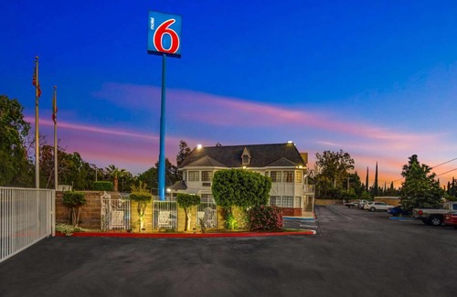 Fresno Hotel | Motel 6-Fresno, CA - Belmont Ave