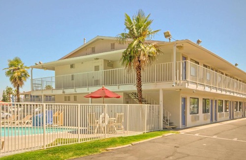 Raisin Hotel | Motel 6-Fresno, CA - Blackstone North