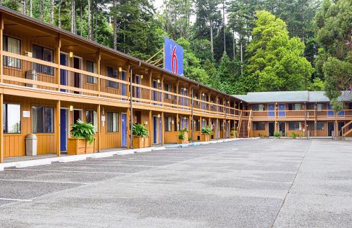Gold Beach Hotel | Motel 6 Gold Beach