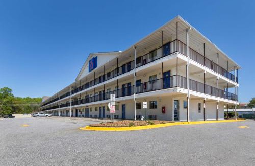 Wade Hampton Hotel | Motel 6-Greenville, SC