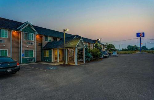 Idaho Falls Hotel | Motel 6-Idaho Falls, ID - Snake River