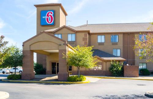 Wayne Hotel | Motel 6-Indianapolis, IN - Airport