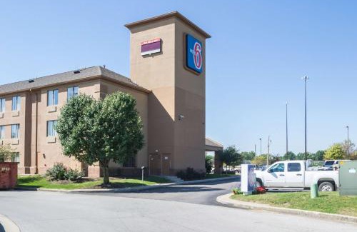 Wayne Hotel | Motel 6-Indianapolis, IN - Airport