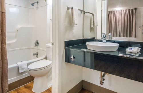 Irving Hotel | Motel 6 Irving, TX - Dallas