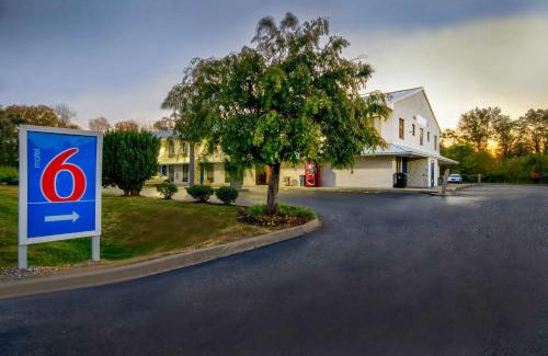 Jeffersonville - Clarksville Hotel | Motel 6 Jeffersonville, IN