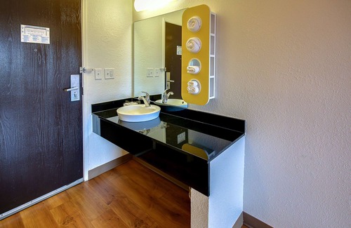 King of Prussia Hotel | Motel 6 King Of Prussia, PA - Philadelphia