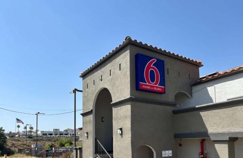 Lake Elsinore Hotel | Motel 6 Lake Elsinore, CA