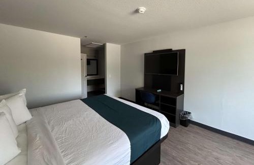 Lake Elsinore Hotel | Motel 6 Lake Elsinore, CA