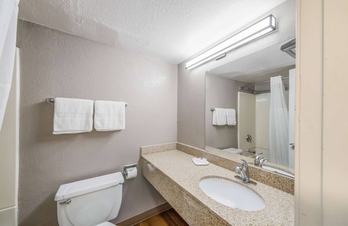 Bonanza Hotel | Motel 6 Laredo, TX - North I-35