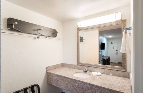 Lexington Hotel | Motel 6 Lexington, KY - Airport