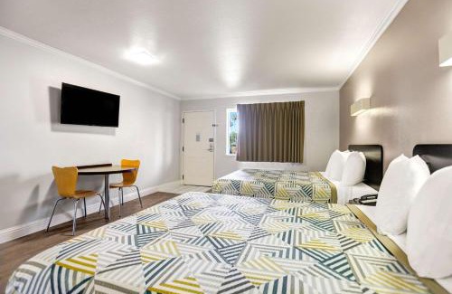 Lodi Hotel | Motel 6-Lodi, CA