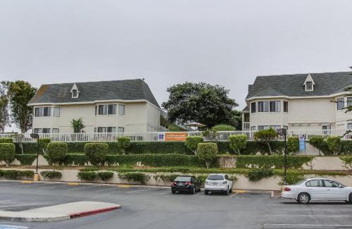 Marina Hotel | Motel 6-Marina, CA - Monterey
