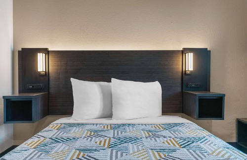 Merced Hotel | Motel 6 Merced, CA - North
