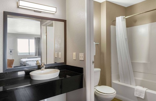 Merced Hotel | Motel 6 Merced, CA - North