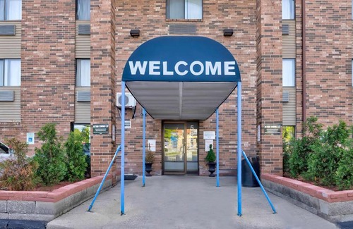 Glendale Hotel | Motel 6-Milwaukee, WI - Glendale