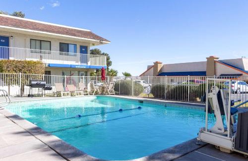 Mojave Hotel | Motel 6-Mojave, CA
