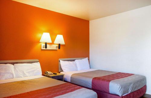 Mojave Hotel | Motel 6-Mojave, CA