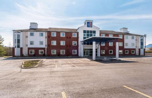 Newport Hotel | Motel 6-Newport, TN