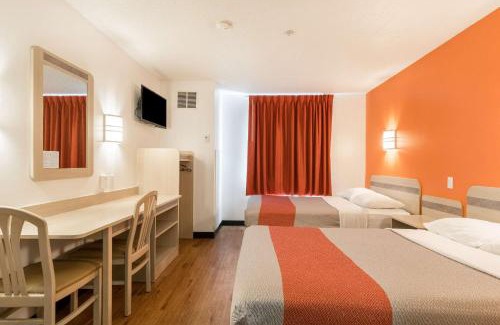 Newport Hotel | Motel 6-Newport, TN