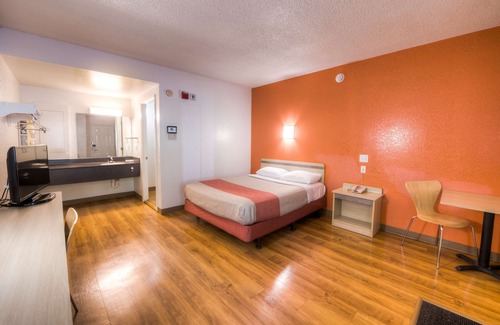 Niantic Hotel | Motel 6 Niantic, CT - New London