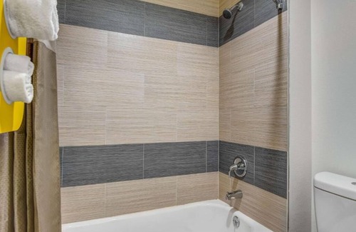 Peachtree Corners Hotel | Motel 6 Norcross, GA