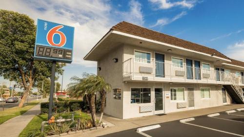 Ontario Hotel | Motel 6 Ontario Airport