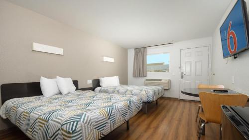 Ontario Hotel | Motel 6 Ontario Airport
