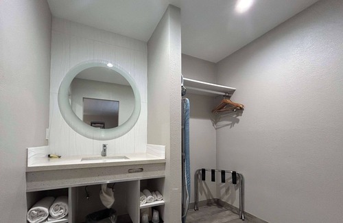 Lamanda Park Hotel | Motel 6 Pasadena, CA – Old Town Pasadena Area