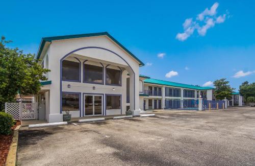 Florida Panhandle Hotel | Motel 6 Pensacola, FL - NAS