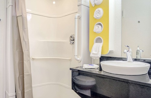 Creston - Kenilworth Hotel | Motel 6 Portland, OR - Central