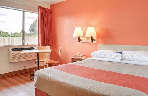 Creston - Kenilworth Hotel | Motel 6 Portland, OR - Central