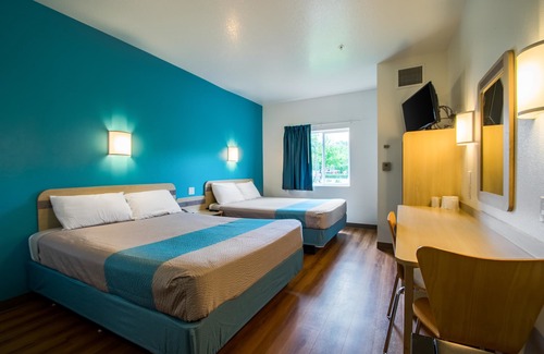 East Columbia Hotel | Motel 6 Portland, OR - I-5