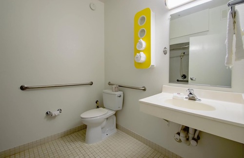 East Columbia Hotel | Motel 6 Portland, OR - I-5