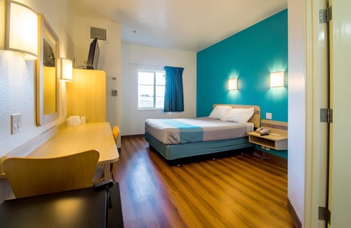 East Columbia Hotel | Motel 6 Portland, OR - I-5
