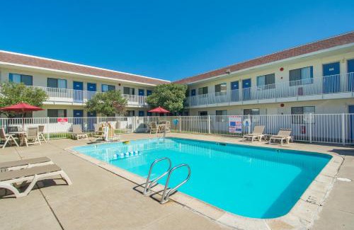 Redding Hotel | Motel 6-Redding, CA - North