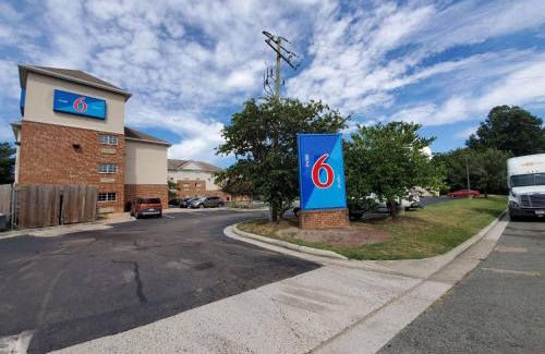 Laurel Hotel | Motel 6-Richmond, VA - I-64 West
