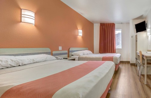 Roseburg Hotel | Motel 6 Roseburg, OR