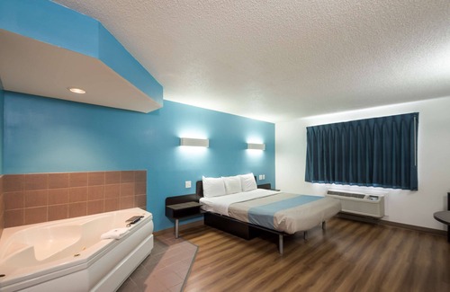 Rothschild Hotel | Motel 6 Rothschild, WI