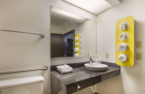 Rothschild Hotel | Motel 6 Rothschild, WI